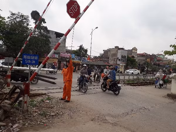 Mật độ đường ngang dân sinh quá nhiều.