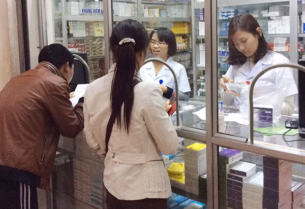 Khoảng 90% thuốc kháng sinh được bán không cần đơn.