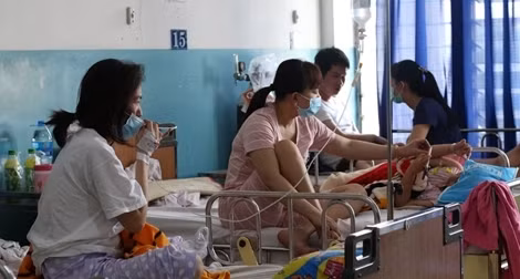 Dịch sởi bùng phát mạnh, phòng ngừa lây chéo