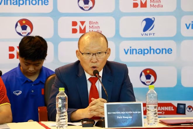 Rất nhiều câu hỏi được tập trung vào thành phần triệu tập của U23 Việt Nam cũng như việc lựa chọn nhân sự của ông thầy người Hàn Quốc cho giải đấu lớn tại Indonesia sắp tới.