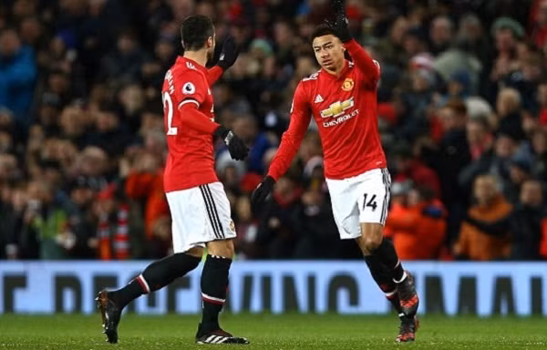 Bàn thắng ở phút bù giờ giúp Man Utd có điểm trong ngày tặng quà. Ảnh: Empics.