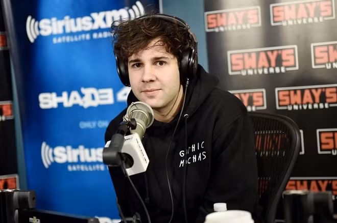Ngôi sao YouTube David Dobrik hiện đang phải đối mặt với những bê bối nghiêm trọng.