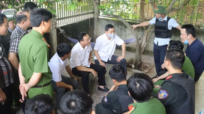 Lãnh đạo Công an tỉnh Nghệ An chỉ đạo tại hiện trường.