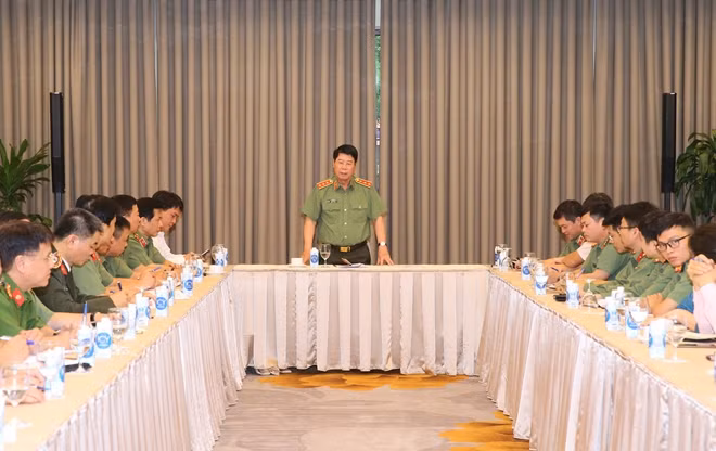 Thứ trưởng Bùi Văn Nam phát biểu tại buổi kiểm tra.