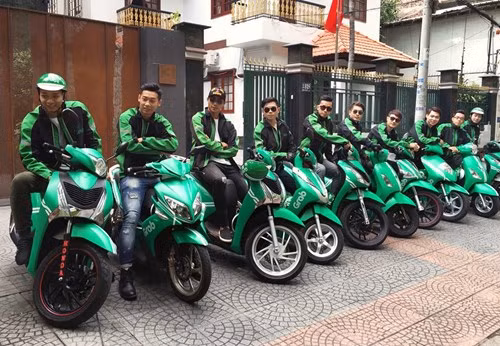 Đội quân xe ôm “soái ca” của hãng Grap.