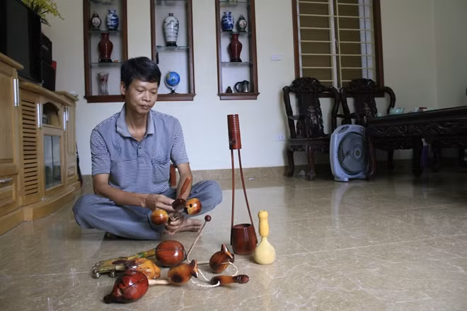 Ông Trung luôn trăn trở về nghề làm nhạc cụ dân tộc của dòng họ Dương.