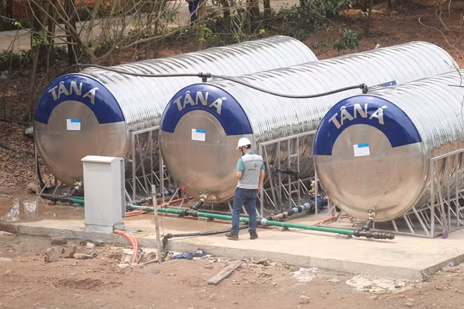Hệ thống cấp nước lớn đủ sức phục vụ hàng trăm người một lúc cũng được hoàn thiện.