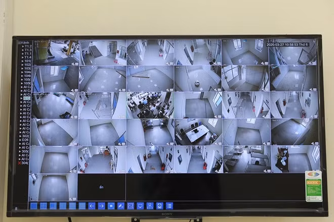 Để đảm bảo an ninh, một hệ thống camera giám sát đã được thiết lập tại Bệnh viện dã chiến Mê Linh.