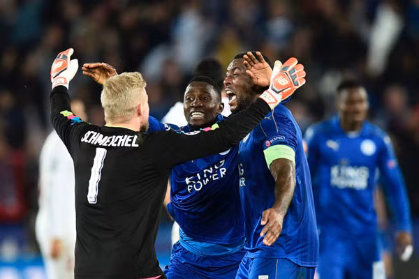 Niềm vui lật ngược ván cờ của các cầu thủ Leicester City.