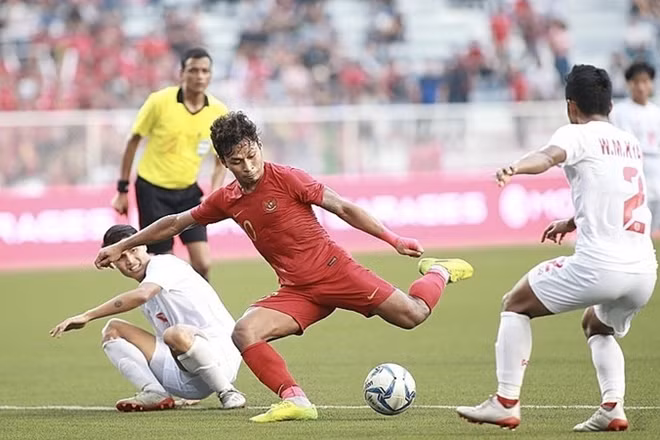 Tỏ ra vô duyên trong gần như cả trận nhưng Osvaldo Haay bất ngờ tỏa sáng ở hiệp phụ thứ 2 để đưa Indonesia vượt lên dẫn trước 3-2. Ảnh: VNE.