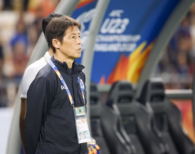 HLV Akira Nishino chưa thể thích nghi với Thái Lan.