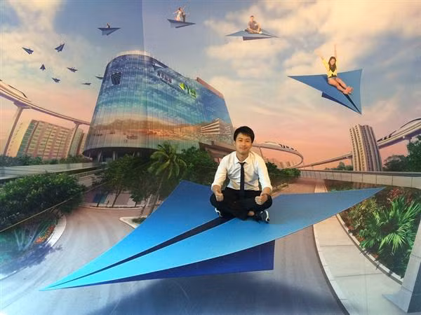 Em Nguyễn Thế Quỳnh, ảnh chụp 3D ở góc tường khu nhà Youth square.