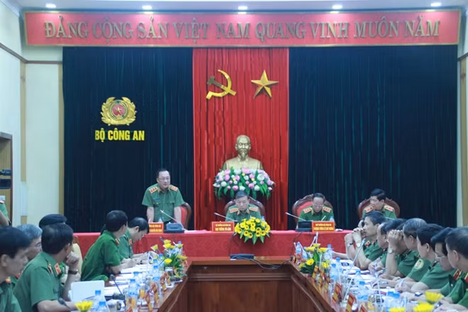 Thứ trưởng Nguyễn Văn Thành phát biểu tại Hội nghị.