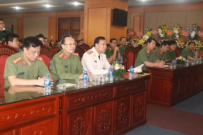 Đại biểu dự Lễ Công bố quyết định.
