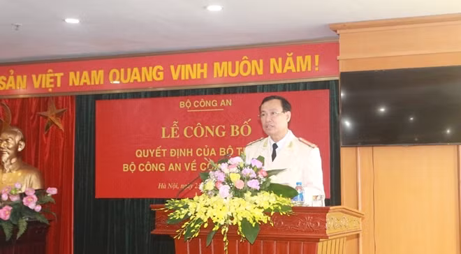 Đại tá Lê Tấn Tới phát biểu tại buổi lễ