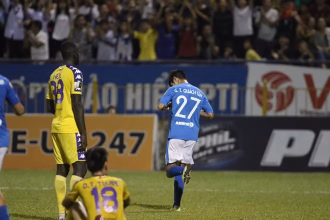 Mạc Hồng Quân và đồng đội đã buộc Hà Nội FC phải nhận thất bại trong ngày đăng quang. Ảnh: CTV.