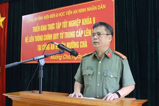 Đại tá Nguyễn Văn Hùng - Phó Ban chỉ đạo thực tập, Trưởng bộ môn nghiệp vụ I, Học viện ANND phát biểu giao nhiệm vụ tại lễ triển khai.