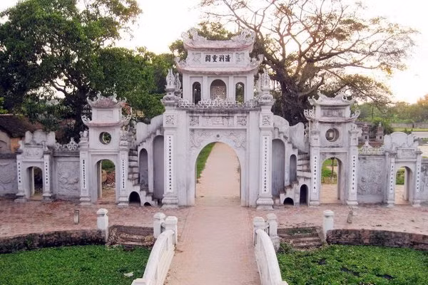 Nếu không có biện pháp bảo vệ, cổ vật trong đình chùa rất dễ bị mất trộm. Nếu không có biện pháp bảo vệ, cổ vật trong đình chùa rất dễ bị mất trộm.
