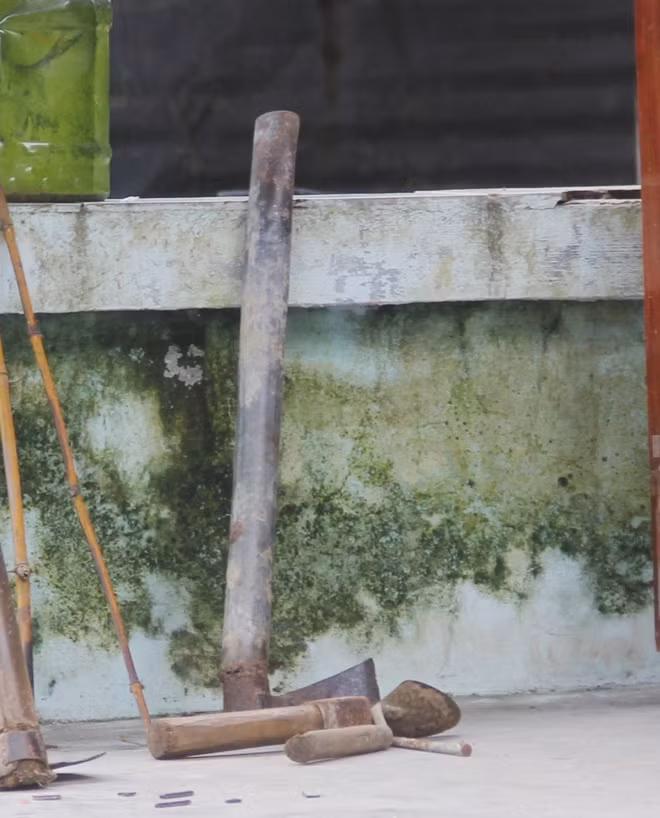 Hung khí gây án bị thu giữ.