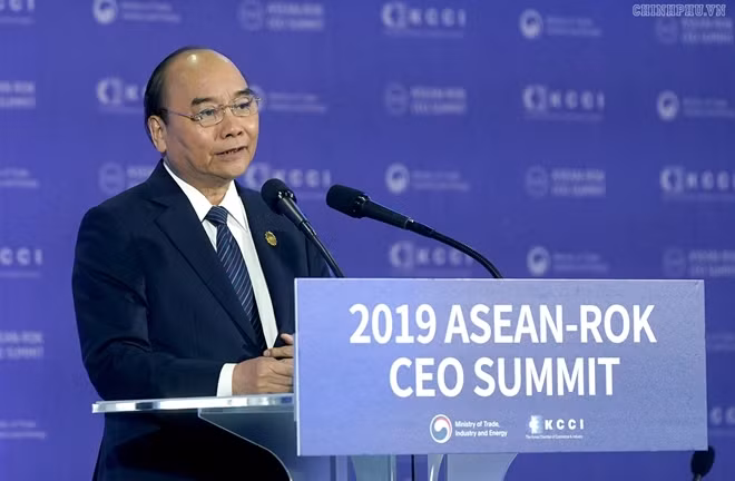 Thủ tướng Nguyễn Xuân Phúc phát biểu tại phiên bế mạc Hội nghị thượng đỉnh CEO ASEAN-Hàn Quốc. Ảnh: VGP.