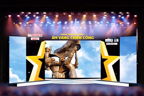 Sân khấu của đêm nhạc “Âm vang chiến công”.