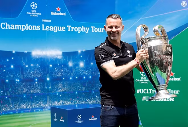 Khi được hỏi về khả năng vô địch Champions League của Quỷ Đỏ, huyền thoại của Man Utd Ryan Giggs cho rằng sẽ rất khó nhưng không phải hoàn toàn không có hy vọng. "Họ (Man Utd) đang chơi tốt và gặt hái nhiều thành công", Giggs nói về đội bóng cũ.