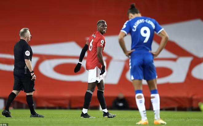 Với kết quả này, MU bỏ lỡ cơ hội san bằng khoảng cách với ManCity nhưng đã thi đấu nhiều hơn đối thủ cùng thành phố 2 trận. Không những thế, Quỷ đỏ còn đang đứng trước nguy cơ đánh mất vị trí thứ 2 vào tay Leicester City nếu "bầy cáo" giành chiến thắng ở trận đấu tối nay.