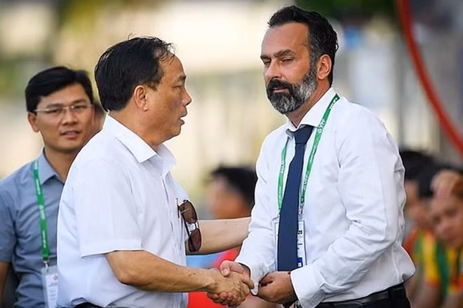 HLV Fabio Lopez tuyên bố thắng kiện bầu Đệ.