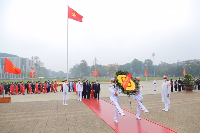 Hành trình Mùa Xuân từ những giếng dầu làm lễ Báo công dâng Bác tại Quảng trường Ba Đình lịch sử.