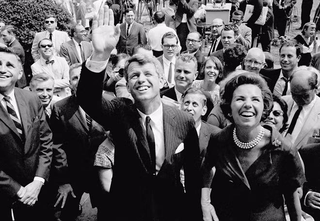 Robert Kennedy - ngôi sao đang lên trên chính trường Mỹ thời điểm đó.