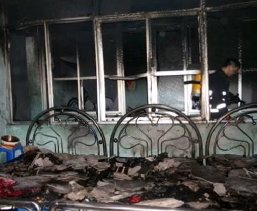Chữa cháy kịp thời tại Ký túc xá Đại học Kinh tế TP Hồ Chí Minh ảnh 3