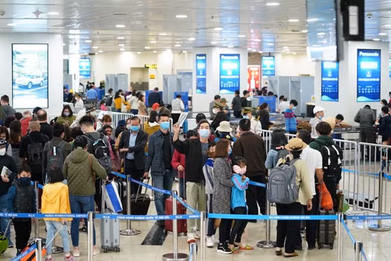 Tạo điều kiện cho các nhà ngoại giao, chuyên gia, nhà đầu tư, lao động tay nghề cao được nhập cảnh vào Việt Nam.