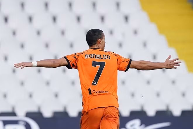 Ronaldo tỏa sáng ngay sau khi trở lại từ quãng nghỉ điều trị COVID-19.