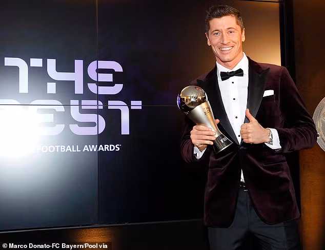 Lewandowski giành giải FIFA The Best 2020. Lewandowski giành giải FIFA The Best 2020.