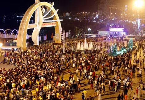 Những hình ảnh tại lễ hội đường phố Cát Bà xanh 2017 và hội đua thuyền rồng trên biển Cát Bà