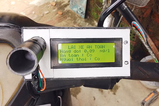 Màn hình LCD thể hiện nồng độ cồn. Màn hình LCD thể hiện nồng độ cồn.