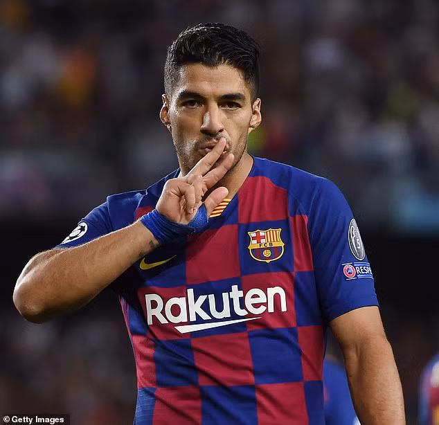 Suarez có một ngày "tỏa sáng" giúp Barca lội ngược dòng thành công.