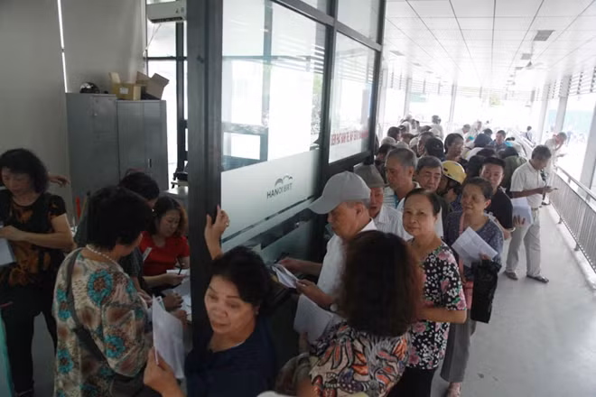 Hy vọng với những chính sách này trong thời gian tới sẽ có nhiều hơn những người dân sinh sống và làm việc tại Thủ đô lựa chọn các loại hình giao thông công cộng làm phương tiện đi lại hàng ngày.