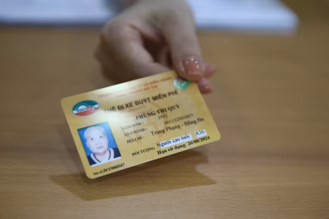 Theo đó việc mở rộng đối tượng sử dụng miễn phí phương tiện vận tải công cộng nhằm thực hiện Nghị quyết 07 của HĐND thành phố Hà Nội về việc ưu tiên phát triển hệ thống vận tải hành khách công cộng khối lượng lớn.