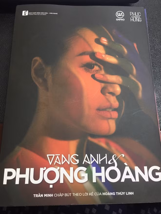 Bìa cuốn "Vàng Anh và Phượng hoàng".