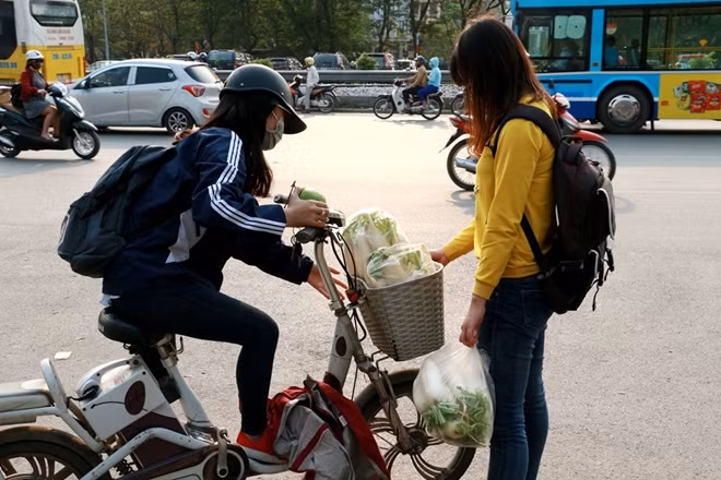 Cũng theo thông tin từ nhóm thiện nguyện trên, họ chấp nhận bán không lãi, ngang với giá mua từ nông dân để giúp bà con giải tỏa bớt nông sản thừa thãi trong những ngày qua.