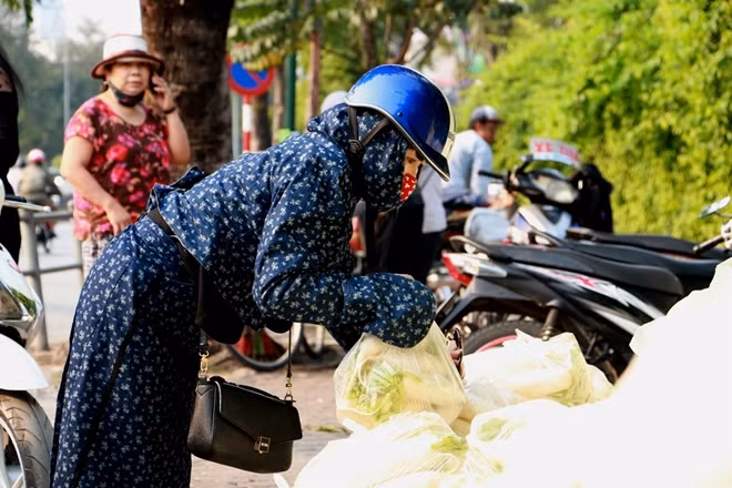 Mỗi túi củ cải có giá 5.000 đồng.