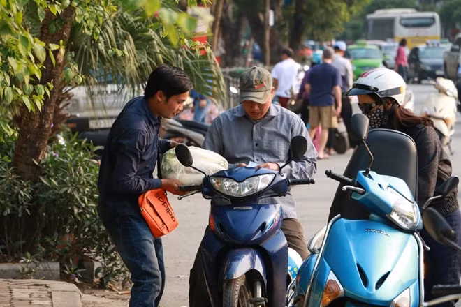 Củ cải trắng được đóng thành từng túi có trọng lượng 5 kg.