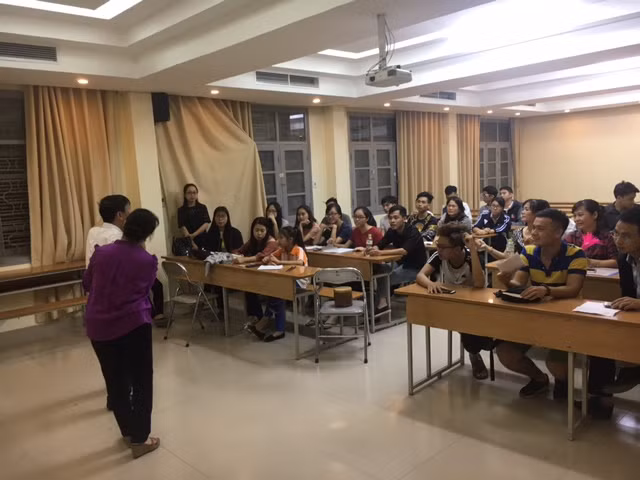Không khí lớp học rất tưng bừng.