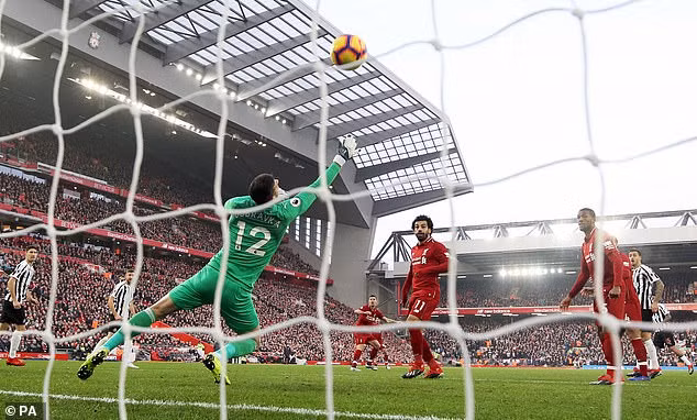 Liverpool vươn lên dẫn trước ngay đầu hiệp 1.