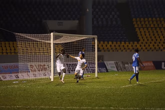 Hà Nội nhận thất bại 1-3 trước Quảng Ninh. Ảnh: Hanoi FC.