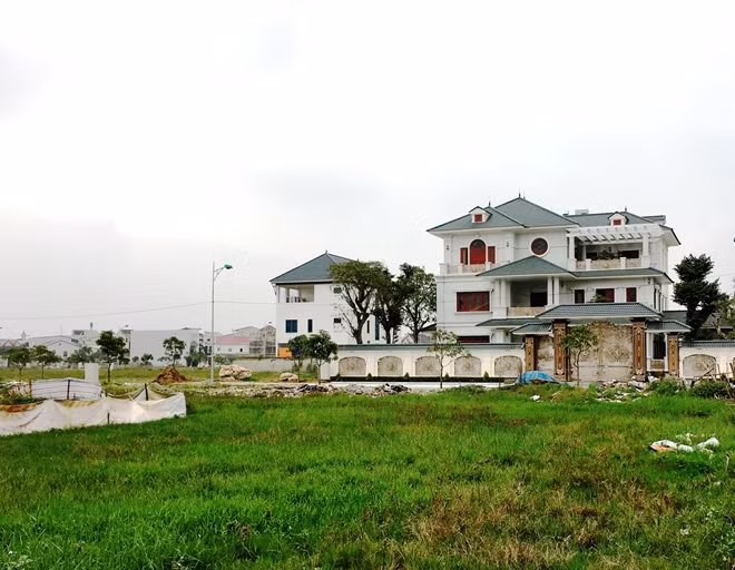 Những biệt thự 3 tầng tại khu đô thị Nam Lê Lợi.