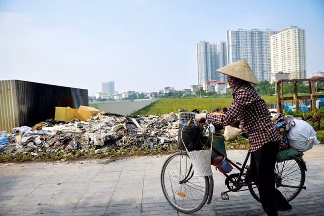 Người dân địa phương cho biết tình trạng này đã diễn ra một thời gian nhưng chưa được xử lý.