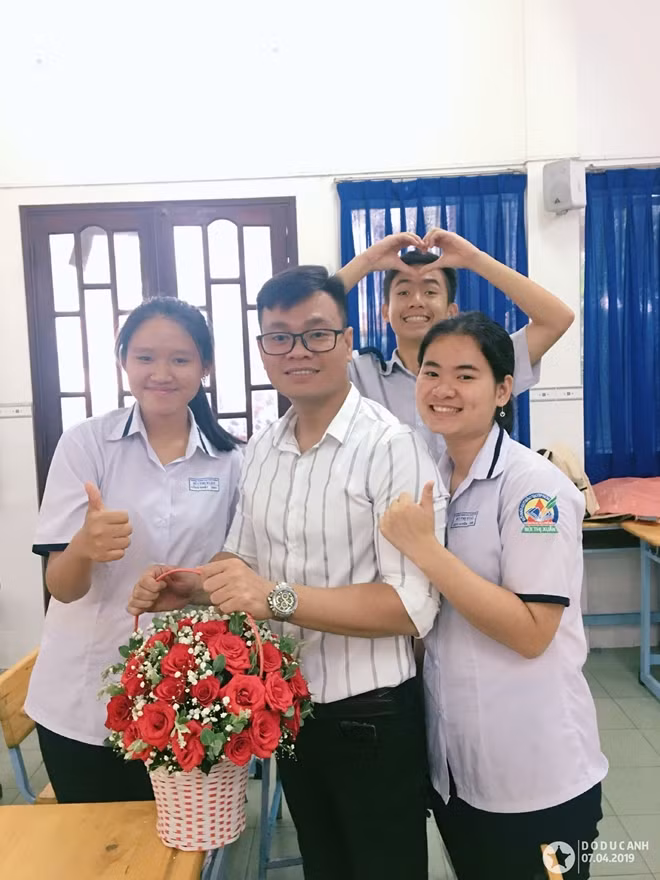 Thầy Đức Anh nhận được nhiều sự quý mến của học trò.
