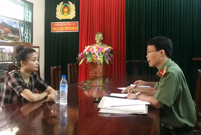 Công an tỉnh Phú Thọ làm việc với đối tượng Nguyễn Ngọc Việt.